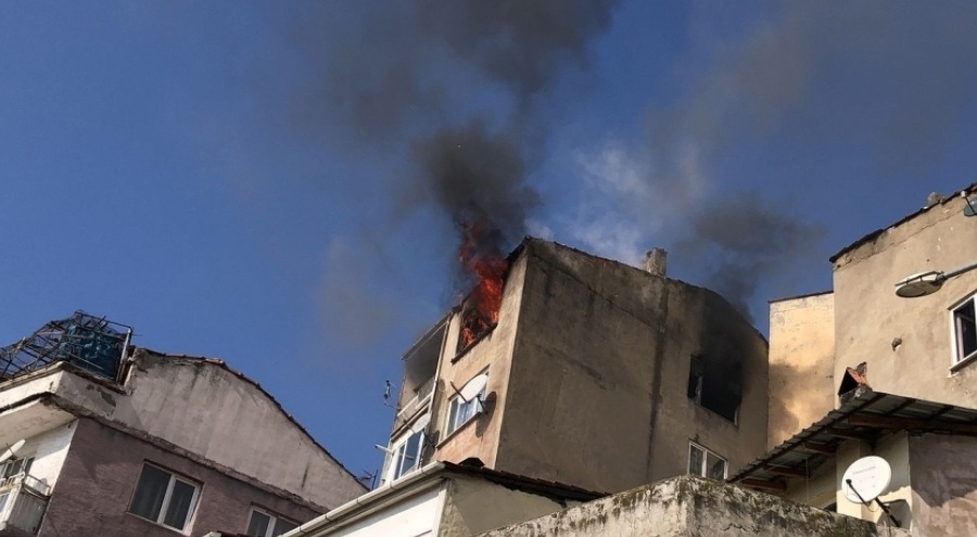 Gemlik'te boş dairede yangın çıktı!