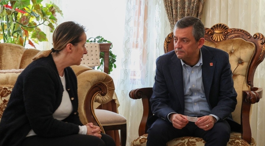 Özgür Özel'den gazeteciler Kozok ve Akbulut'a taziye ziyareti