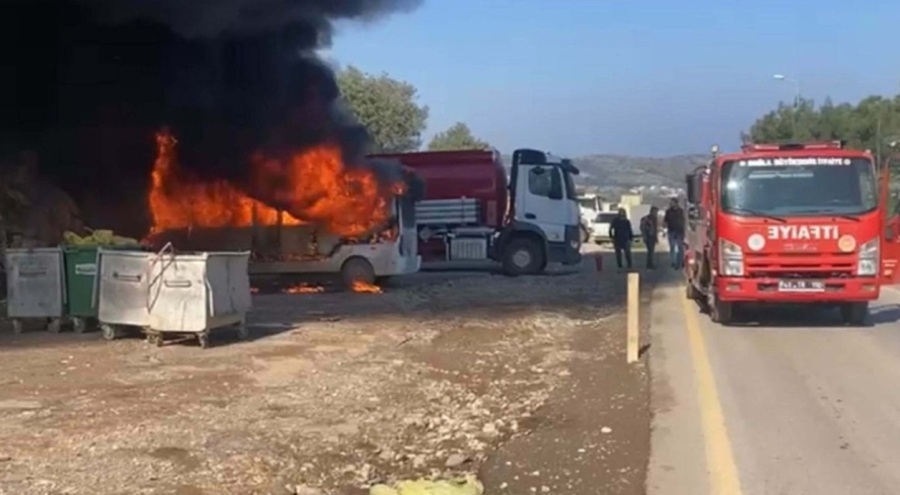 Bodrum'da minibüs cayır cayır yandı!