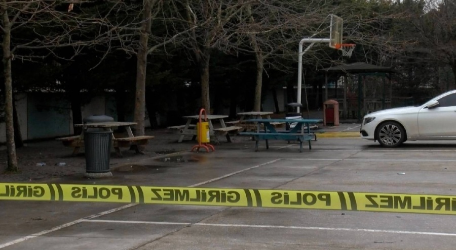 Otomobilde silahlı saldırıya uğrayan sürücü öldü, yanındaki kişi yaralandı