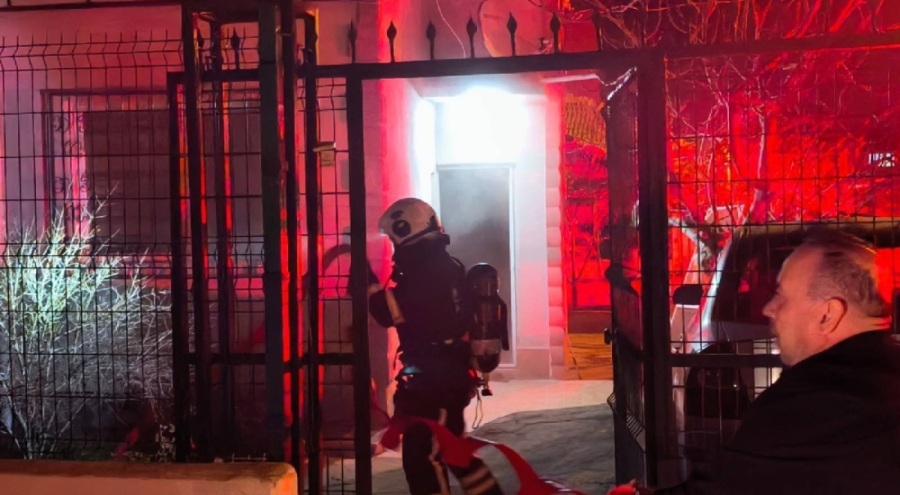 Komşusunda iftardayken evinde yangın çıktı!