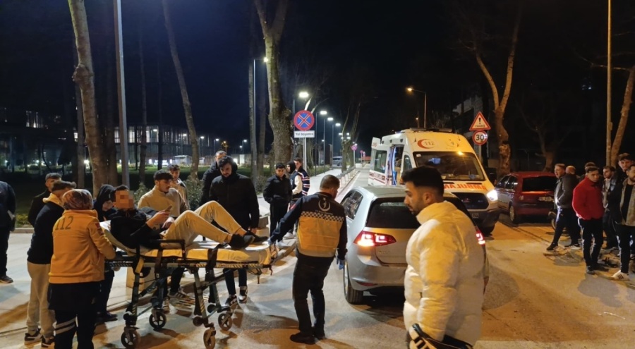 Bursa'da kaza! Otomobille çarpışan motosikletli yaralandı