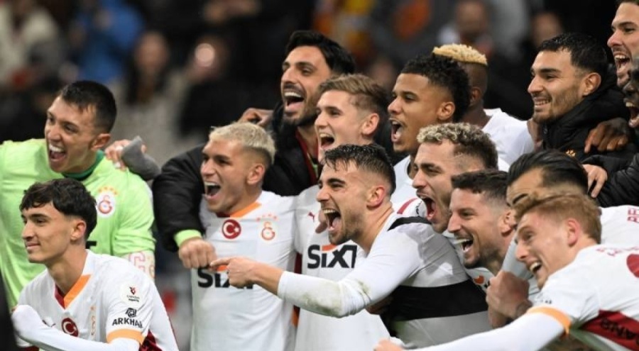 Galatasaray'da futbolcular ve teknik direktör Okan Buruk'tan birlik çağrısı