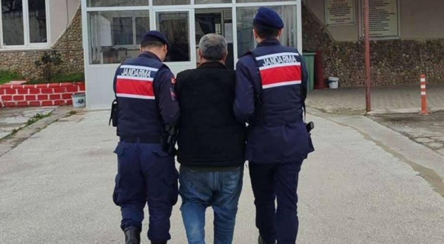 8 yıl aranıyordu! Cezaevine gönderildi