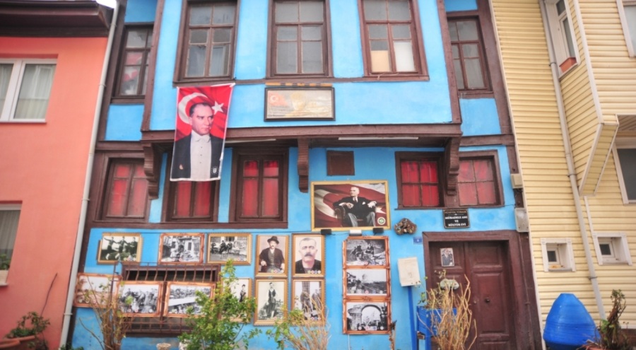 Mudanya'da dedelerinin mübadele dönemindeki hayatlarını Rum evinde yaşatıyor