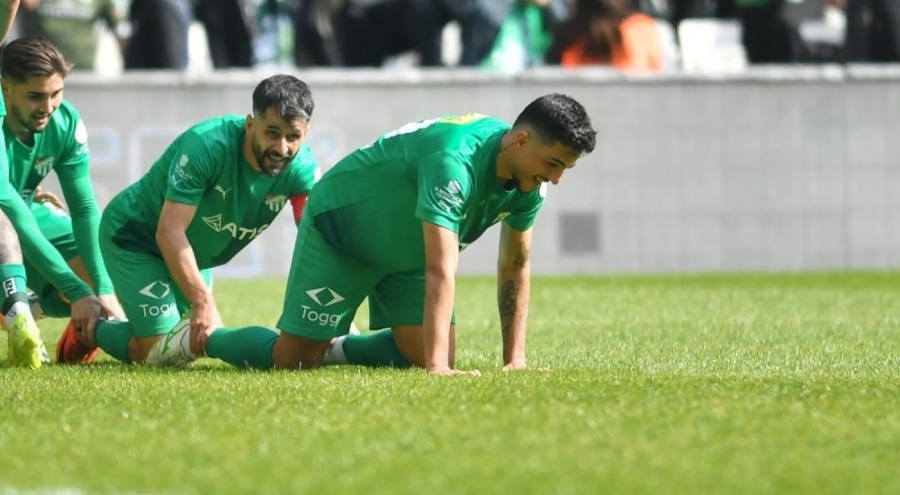 Bursaspor, sahasında Silifke Belediye Spor ile 1-1 berabere kaldı
