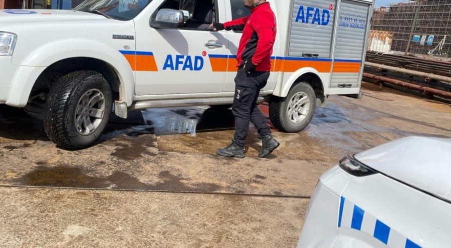 Tersanede sepetli vinçten düşen işçi hayatını kaybetti