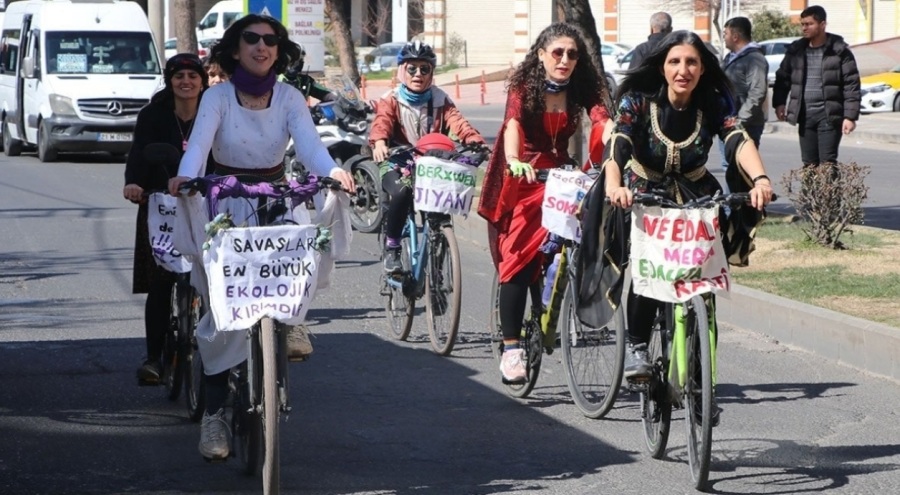 Kadınlar '8 Mart' için pedal çevirdi