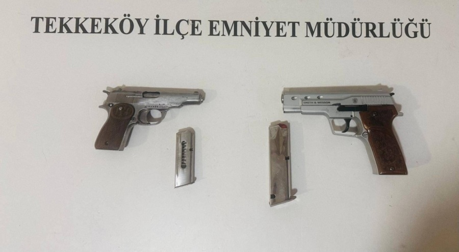 Üzerlerinde ruhsatsız tabanca bulunan 2 kişi gözaltına alındı
