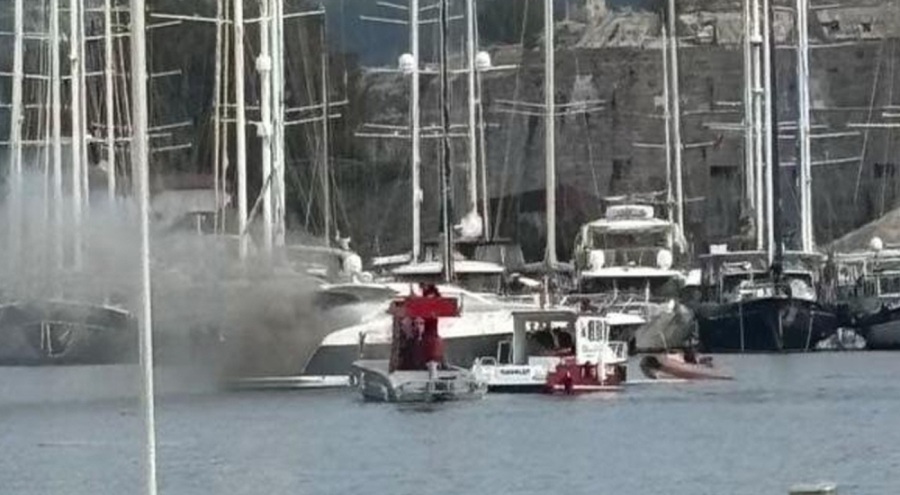 Milyon dolarlık motoryat alevlere teslim oldu