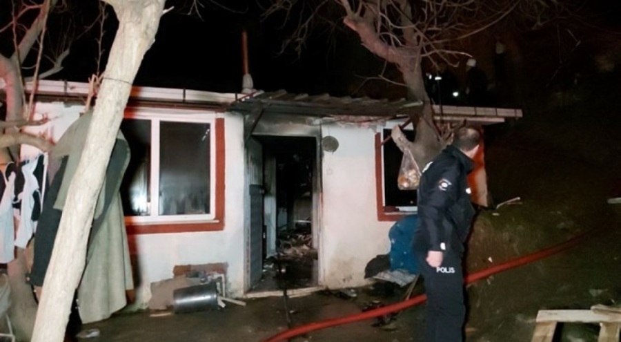 Ailesi iftara giden alkolü şahıs evini yaktı