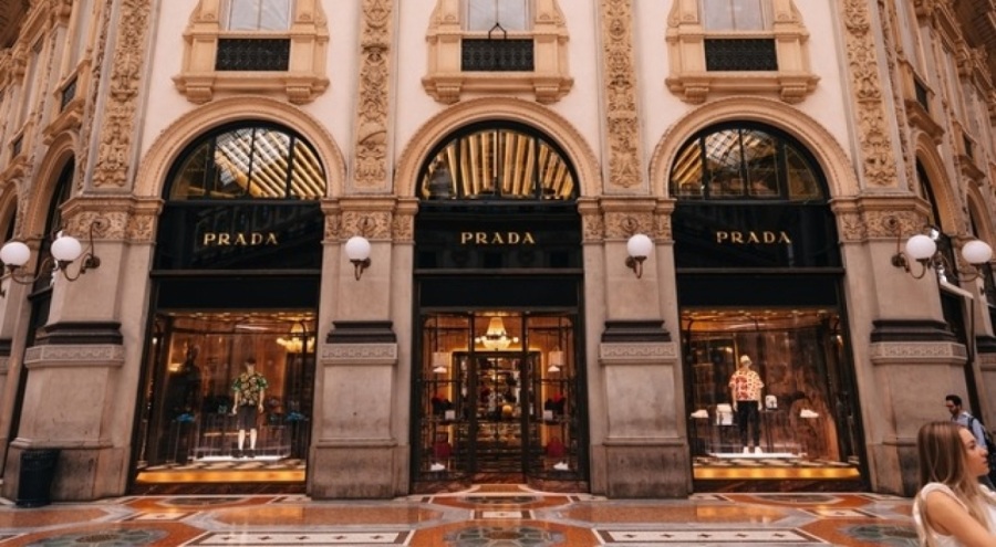 Prada, Versace'yi satın alıyor