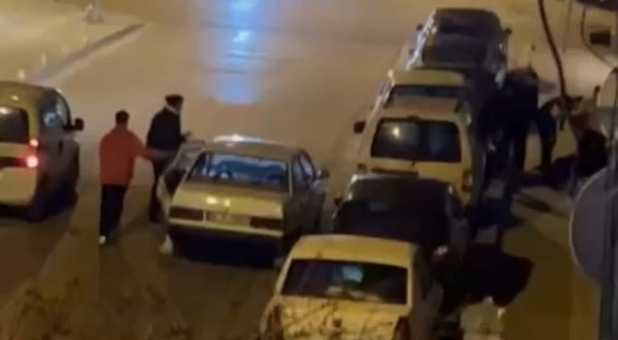 Bursa'da aralarına aldığı kişiyi darp ettiler