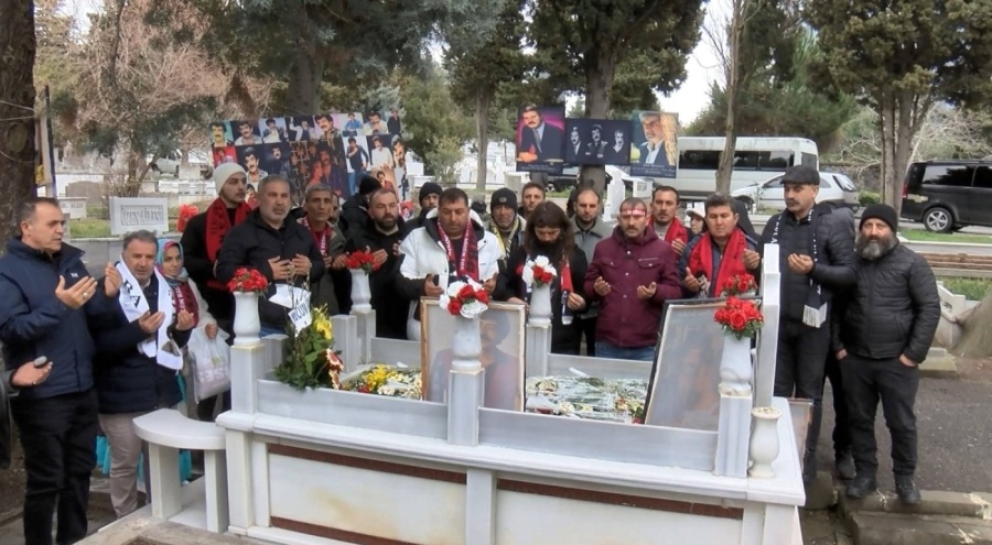 Müslüm Gürses ölüm yıldönümünde kabri başında anıldı