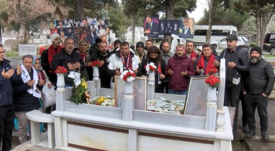 Müslüm Gürses ölümünden 12 yıl sonra mezarı başında anıldı
