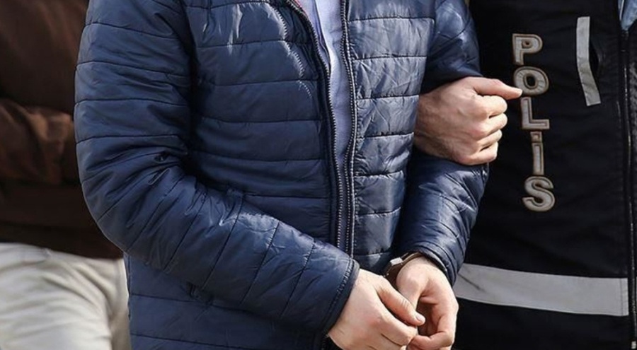 Edirne'de polisleri görünce yanındaki uyuşturucuyu yeğenine verdi!