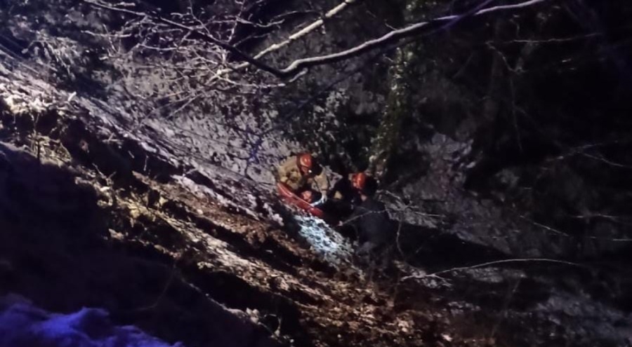 Bursa'da feci kaza! Uçuruma yuvarlanan otomobildeki 2'si ağır 5 kişi yaralandı