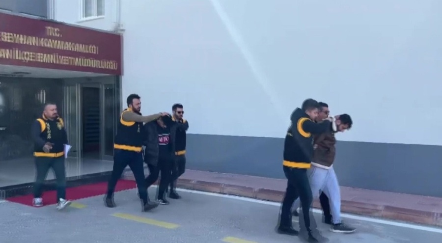 Tehdit ettikleri iş insanından 2 milyon TL haraç isteyip başına silah dayadılar