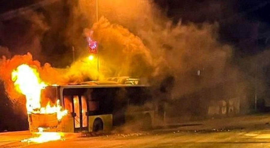 Park halindeki İETT otobüsünde yangın