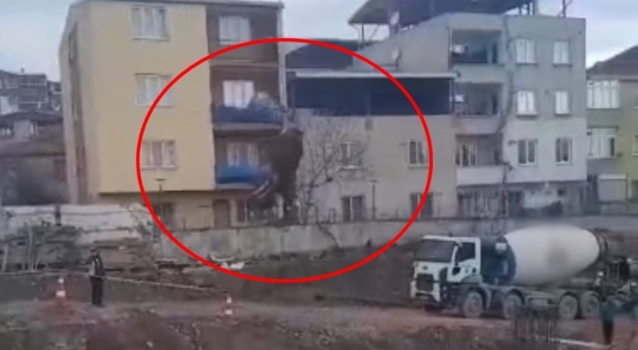 Bursa'da ayağından halata bağlanan boğa, vinçle kesim alanına taşındı