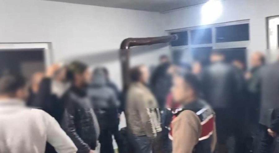 Kaçak kahvehaneye baskın! Suç üstü yakalandılar