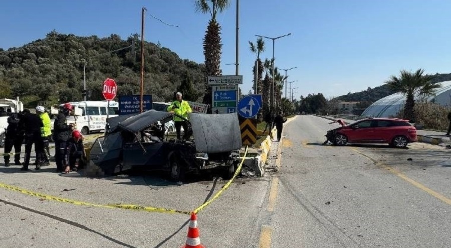 İki otomobil birbirine girdi: Ölü ve yaralı var!