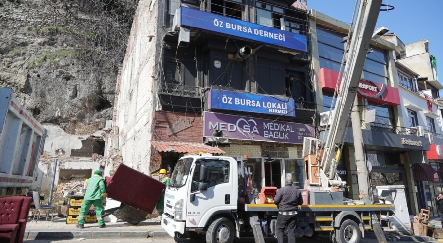 Bursa Tophane Surları'nın önündeki son binalar da yıkılıyor