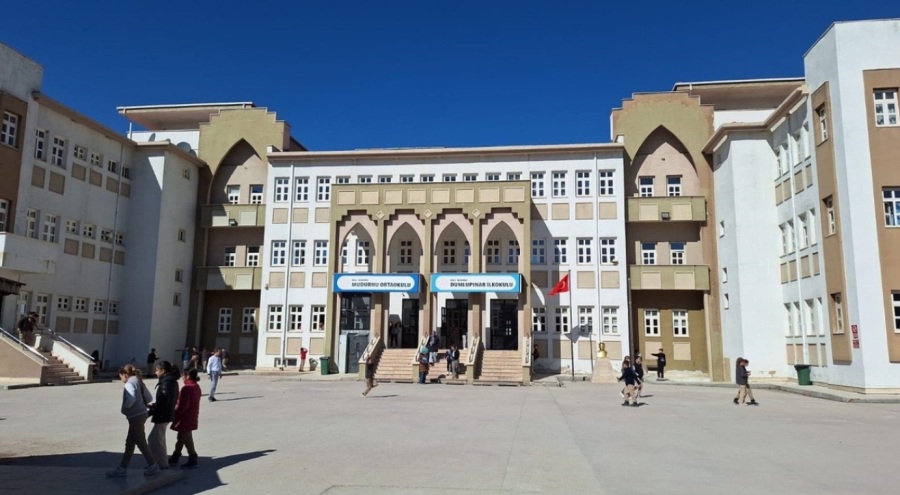 Bolu'da bir öğretmen öğrencisini darp etti!