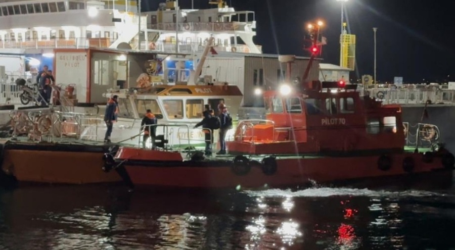 Tankere çıkarken denize düştü!