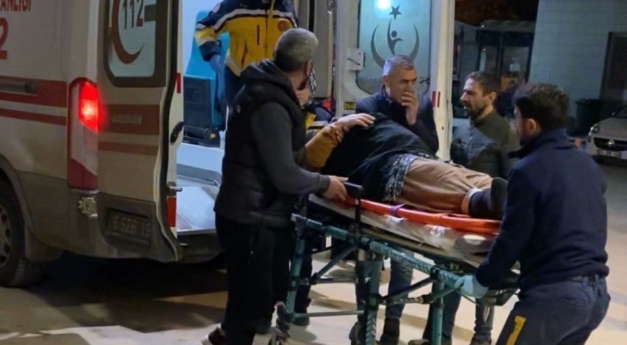 Bursa'da yolun karşısına geçmek isteyen yaşlı kadına otomobil çarptı!