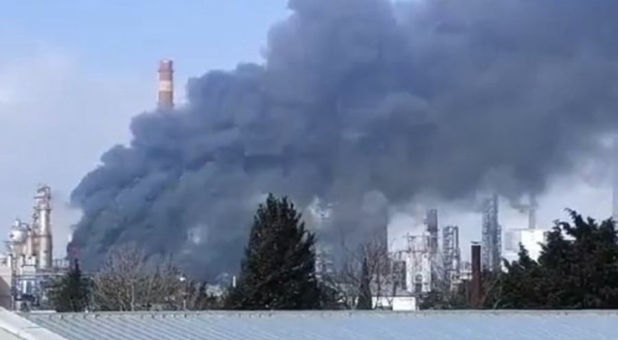 Azerbaycan'da petrol rafinerisinde büyük yangın!