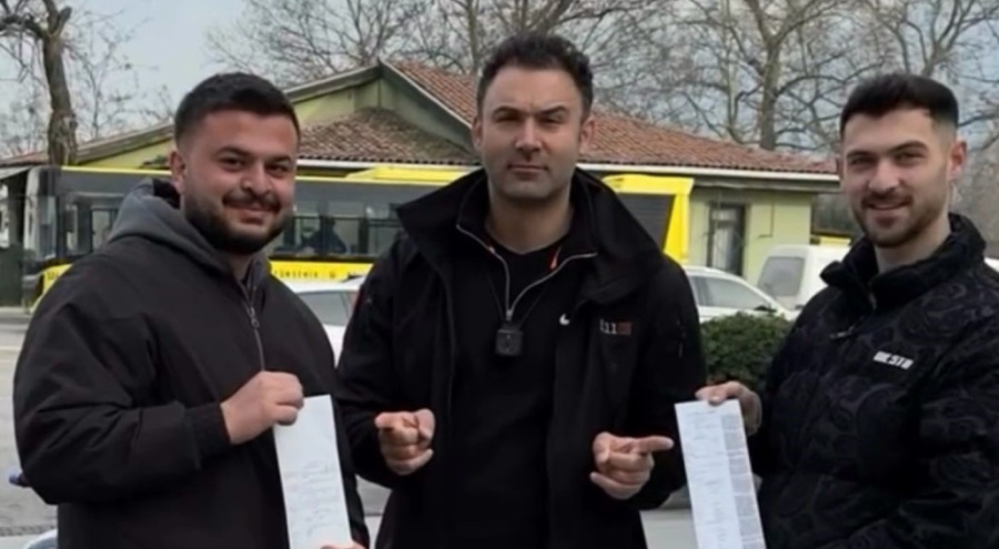 Bursa'da kendisini yakalayan polisle hatıra fotoğrafı çektirdi