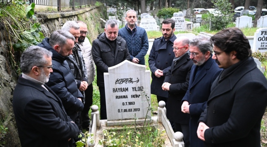 AK Parti Osmangazi Teşkilatı'ndan eski Başkan Bayram Yıldız'ın kabrine ziyaret
