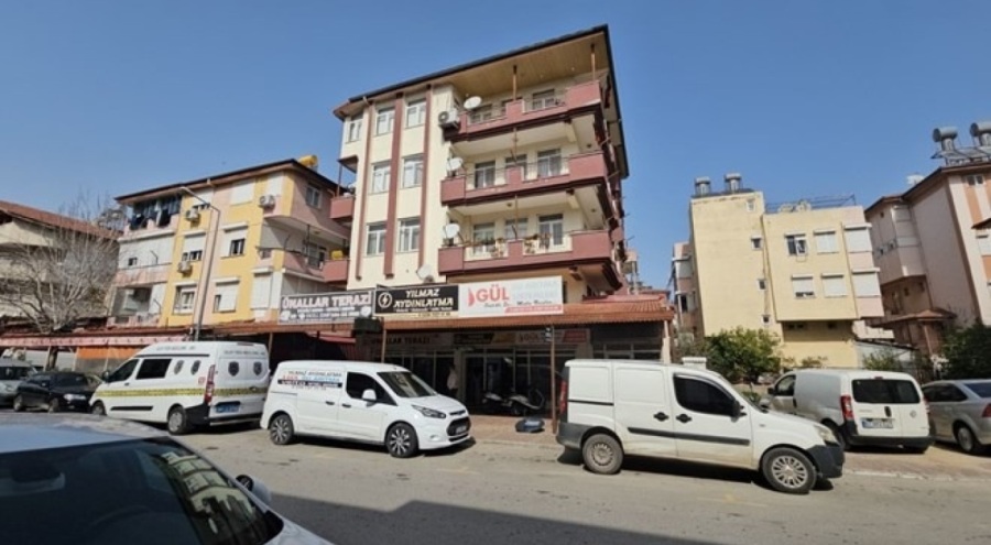 Üçüncü kattan düşen adam yaşamını yitirdi