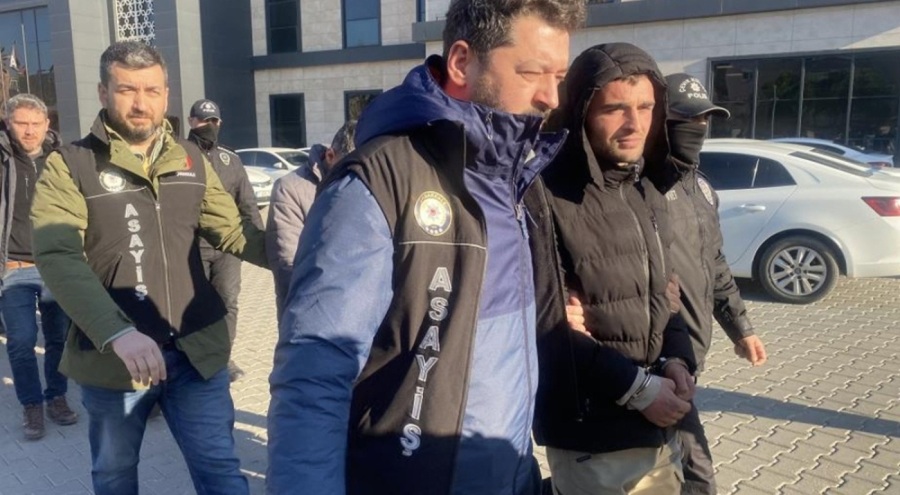 Kendilerini 'jandarma' olarak tanıtıp 1 milyon TL dolandırdılar