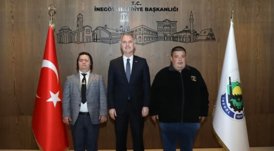 İnegöl Belediyesi'nden özel bireylere doğum günü sürprizi
