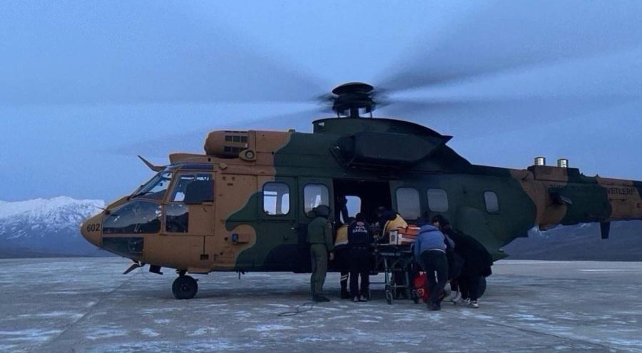 Askeri helikopter rahatsızlanan bebek için havalandı