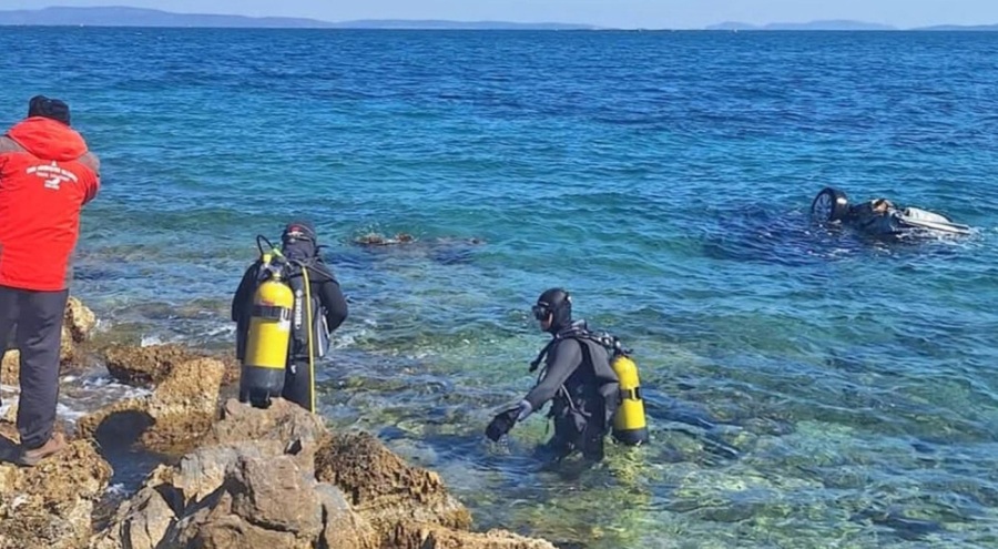 Denize düşen otomobilde can verdi