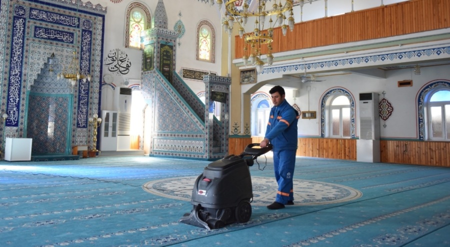 Yıldırım'da camilere ramazan temizliği yapılıyor