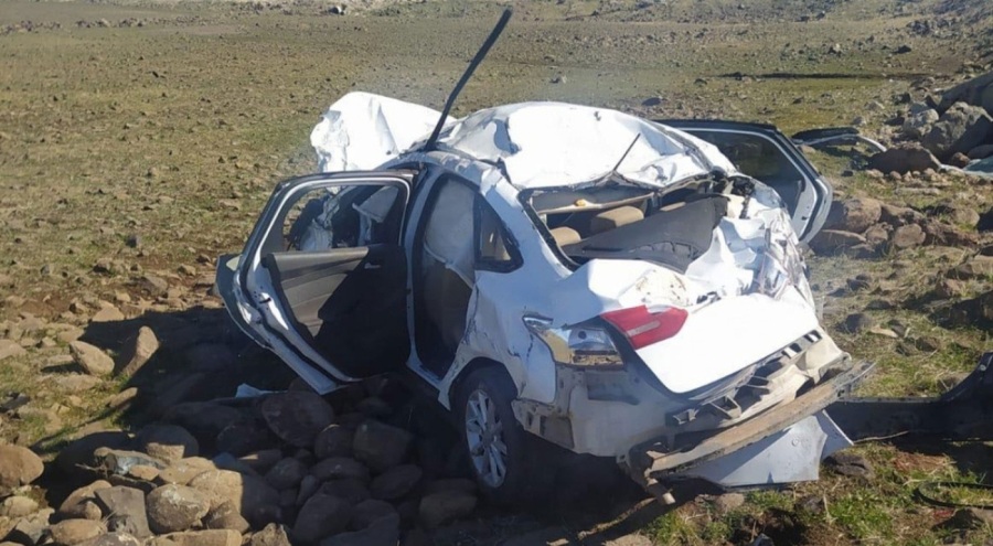 Otomobil şarampole devrildi: 2 ölü, 1 yaralı