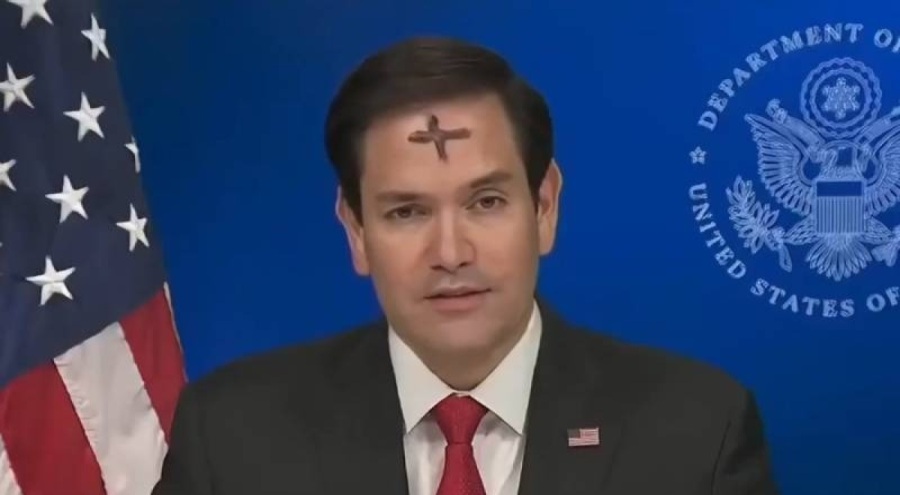 ABD Dışişleri Bakanı, alnında haç işaretiyle televizyona çıktı