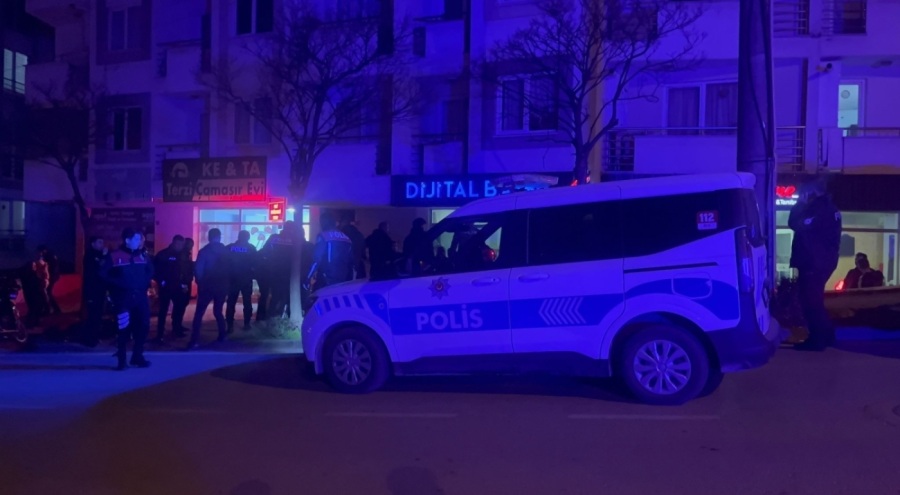 Bursa'da sokak ortasında silahlı saldırı! Husumetlisini tabancayla yaralayıp, kaçtı