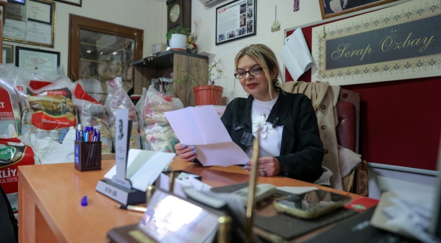 Bursa'da gelin geldiği mahalledeki muhtarlık görevini 3 dönemdir sürdürüyor