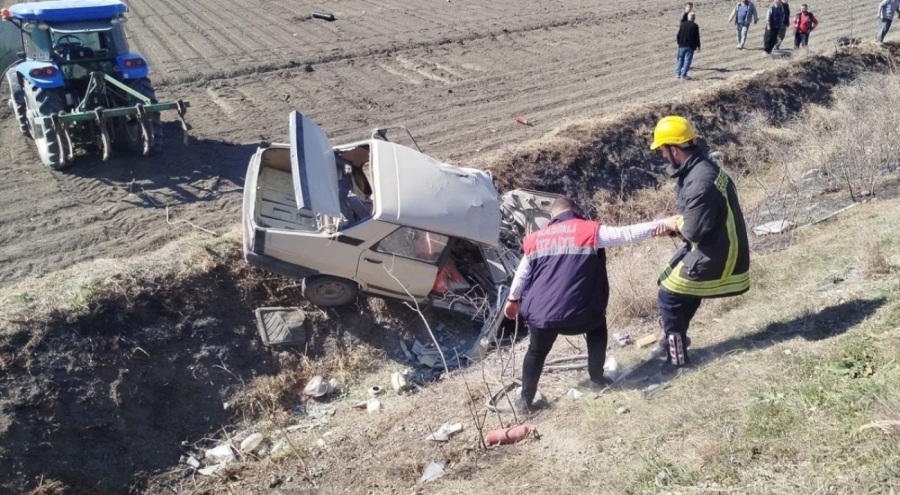 İki otomobil çarpıştı: Ölüler ve yaralılar var