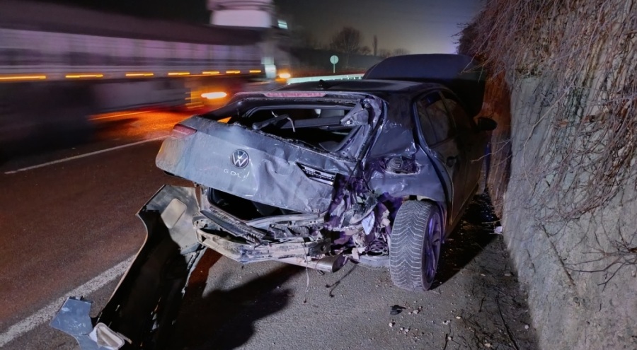 Bursa'da minibüs otomobille çarpıştı: 1 yaralı