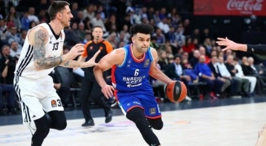 Anadolu Efes evinde farklı galip!
