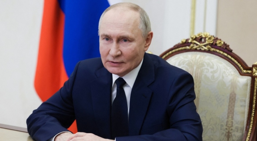 Putin'den 8 Mart mesajı: Cazibenizle bizi tekrar tekrar kazanıyorsunuz