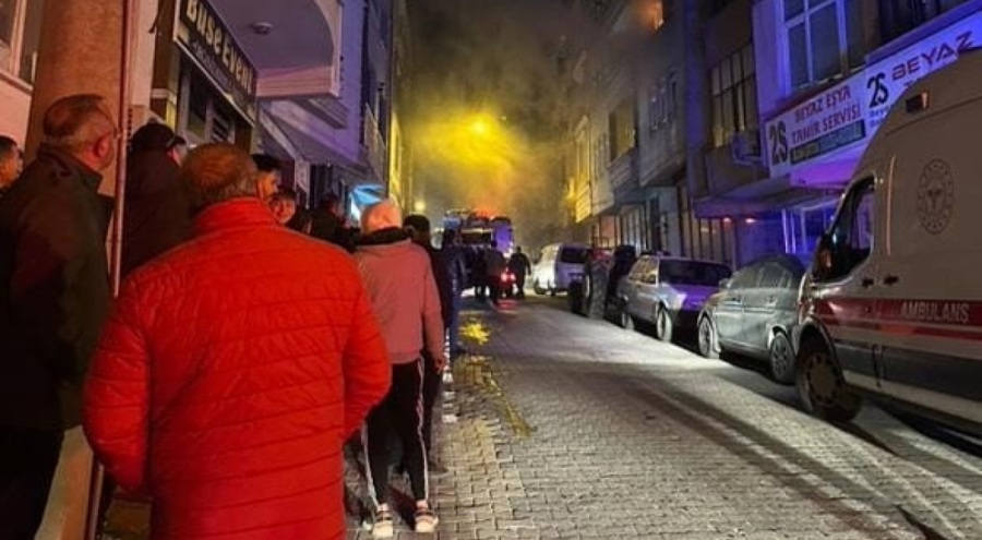 Bursa'da 4 katlı binanın ikinci katında yangın