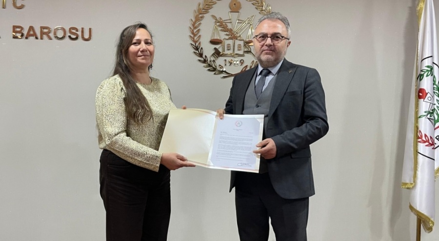 Bursa Barosu'nun "Güçlü Kadın Başarı Ödülü" Nejla Işık'a verildi