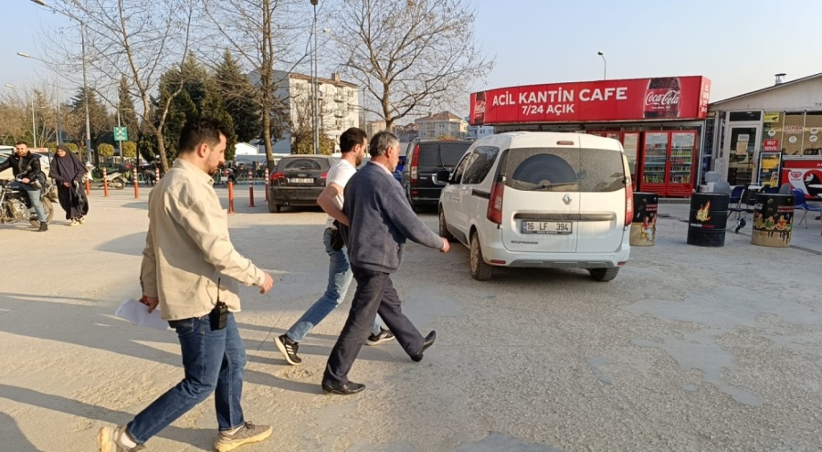 Bursa'da boşanma aşamasındaki eşini tabancayla kovaladı!